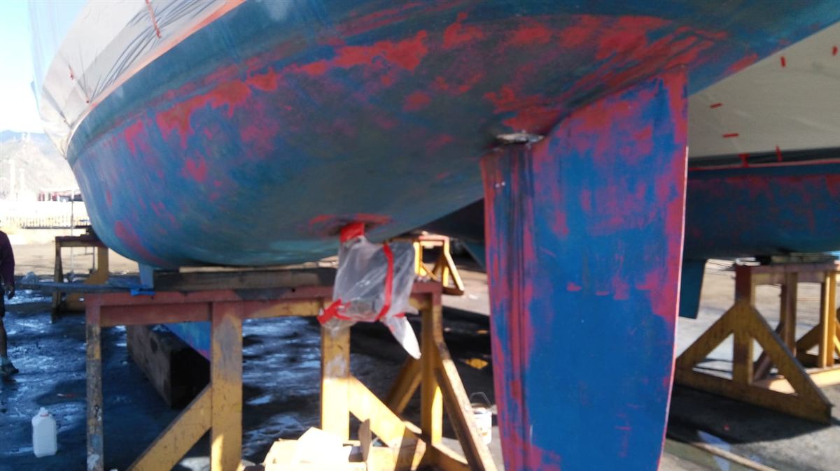 The keel and antifouling of a sailing yacht standing ashore